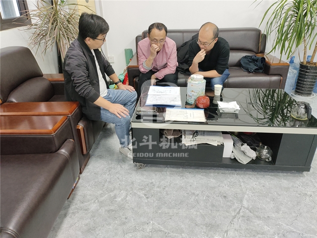 我們?yōu)樯轿骺蛻粼O(shè)計的核桃殼炭化機(jī)方案具有什么優(yōu)勢