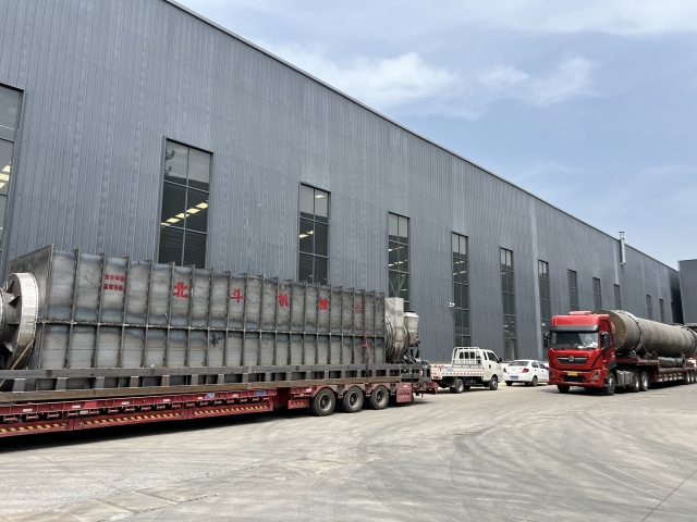 烘干機、炭化機全套生產(chǎn)線，四車浩浩蕩蕩齊發(fā)